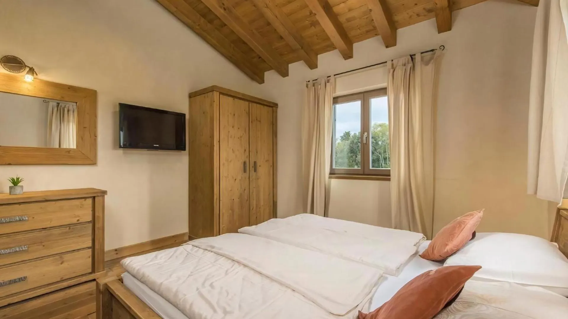 Villa Leonardo Jursici 0*,  Croatia