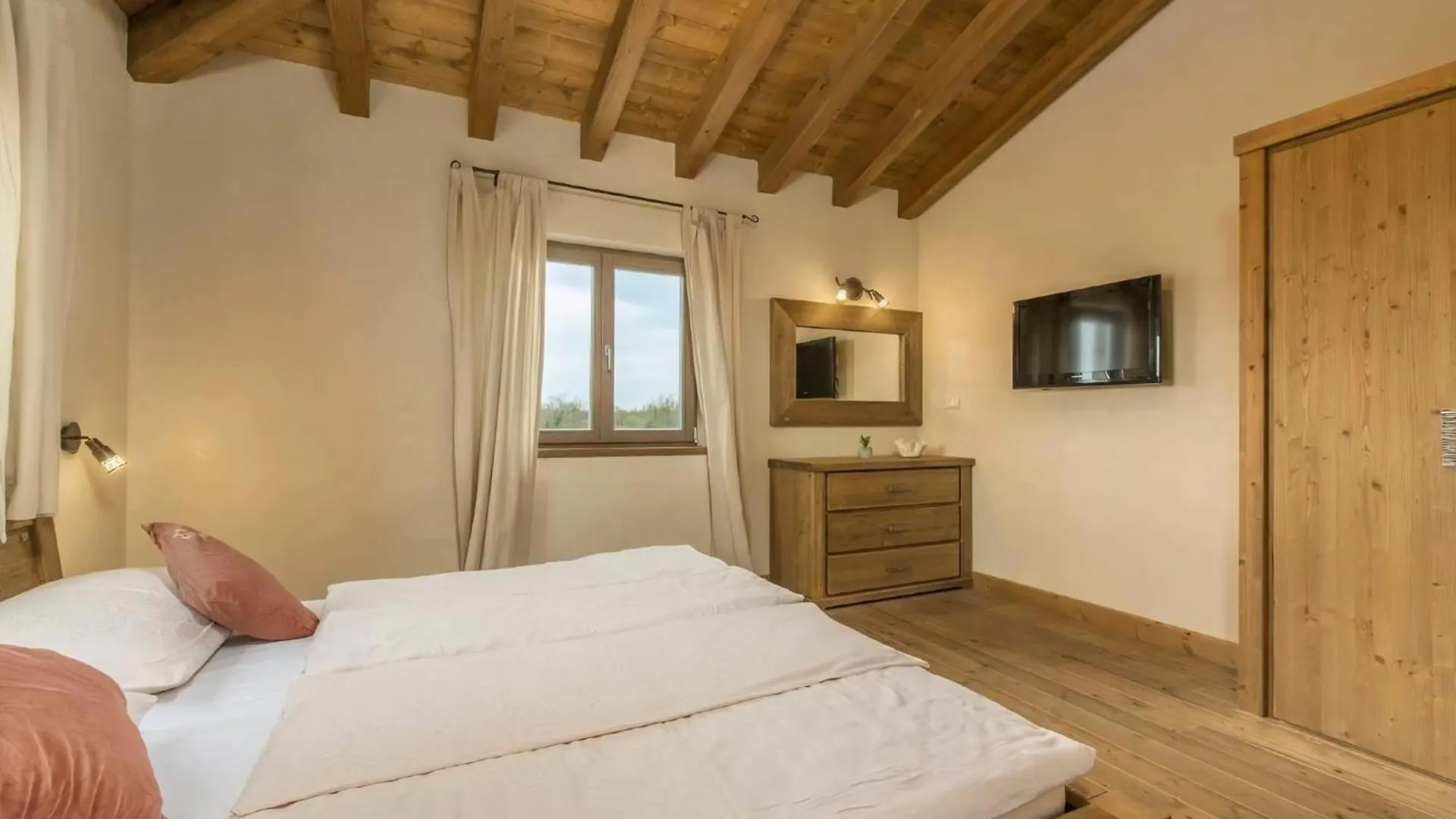Villa Leonardo Jursici Holiday home