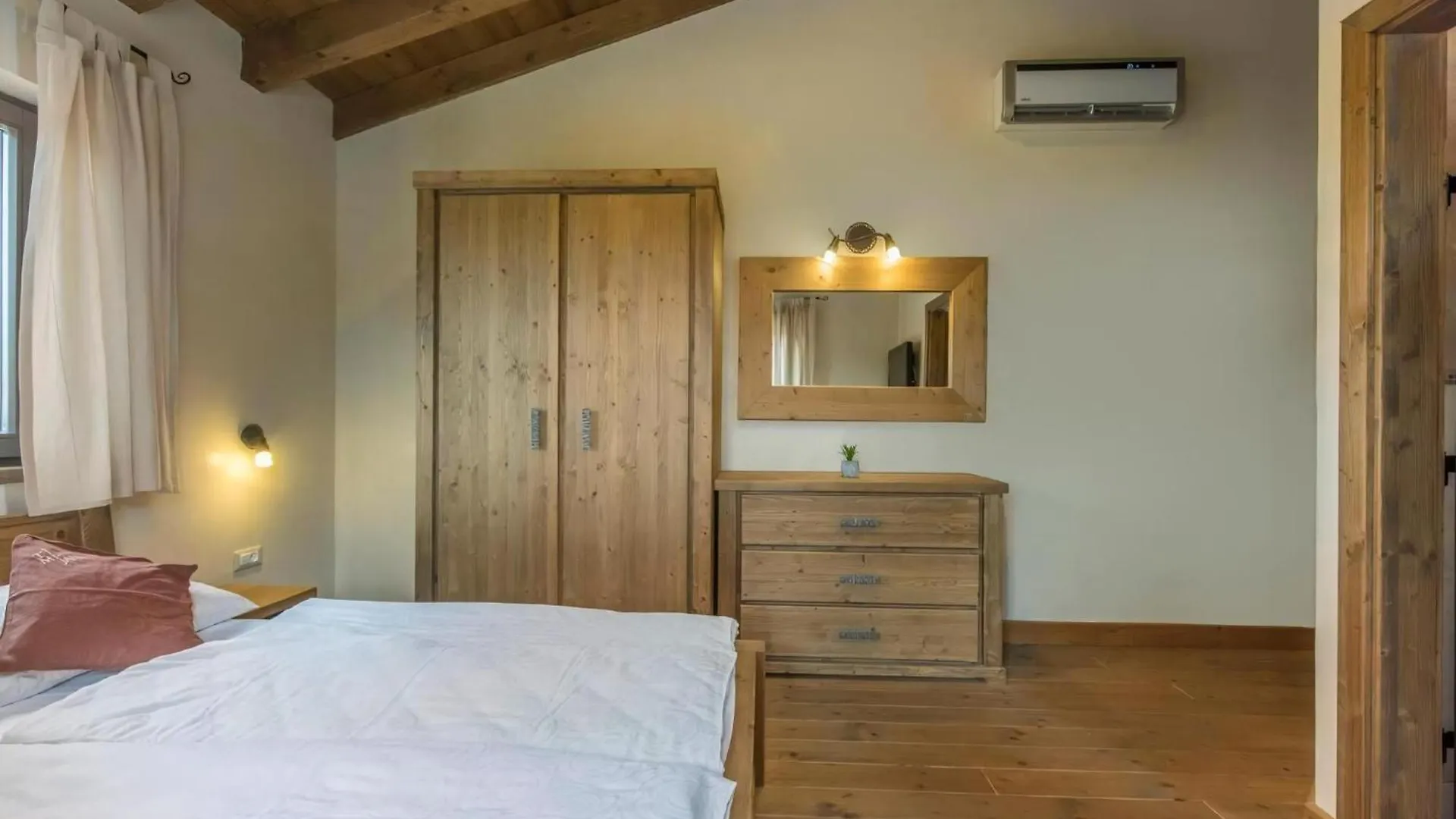 Holiday home Villa Leonardo Jursici