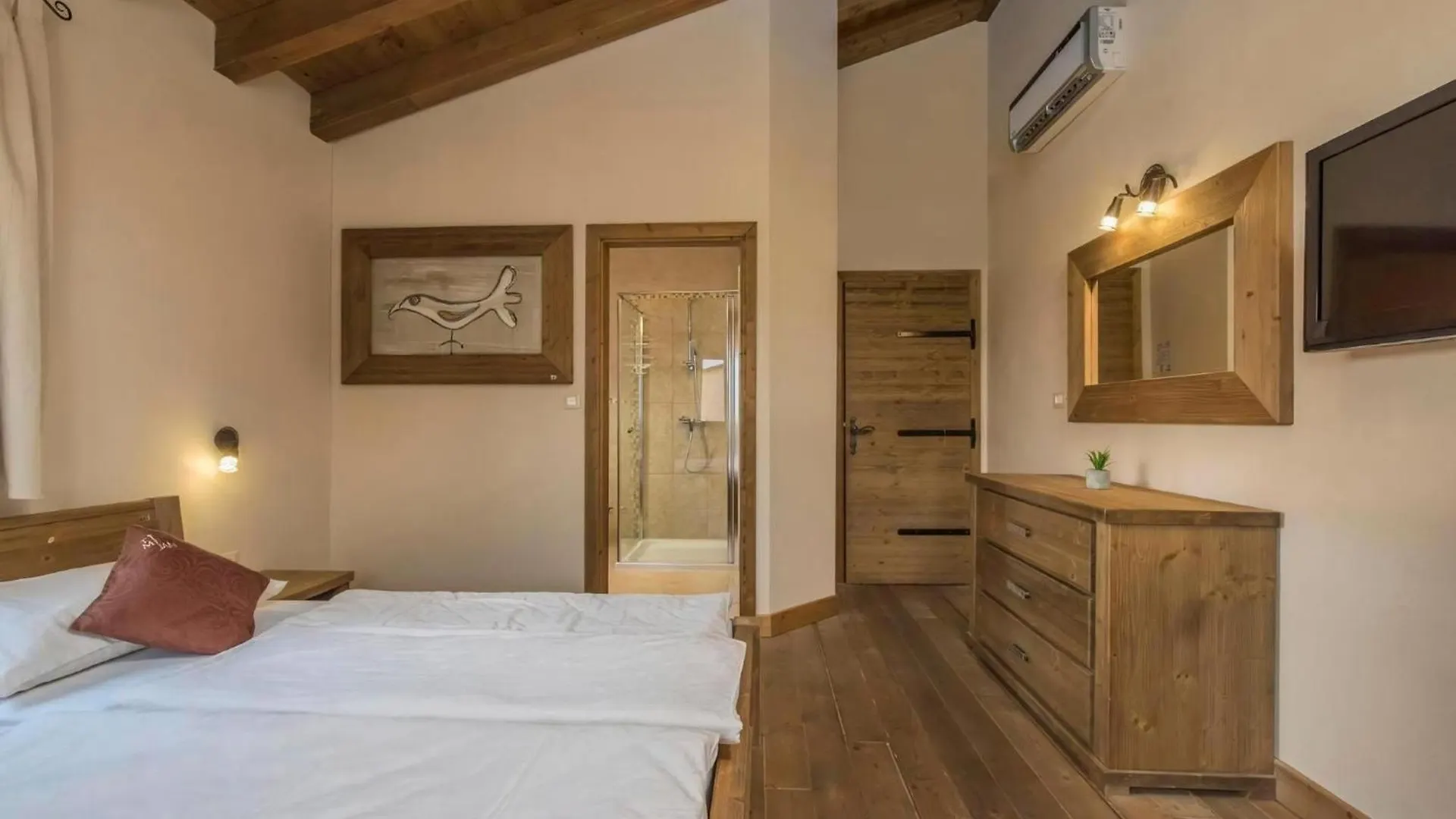 Villa Leonardo Jursici 0*,  Croatia
